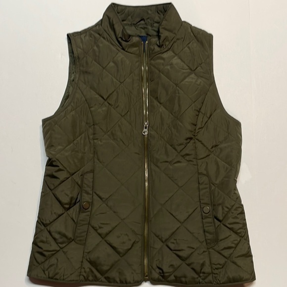 GAP women’s dark olive color quilted vest. Size XS - Picture 1 of 6